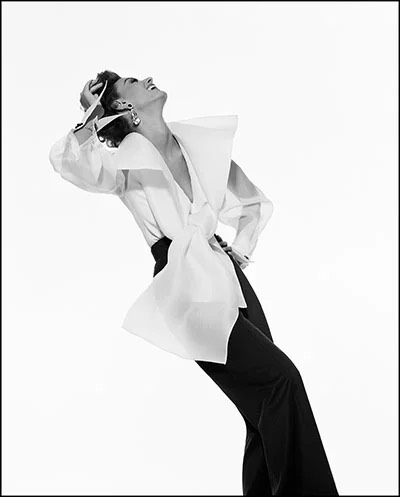 Figure 2. Gianfranco Ferré, white shirt advertisement, Fall/Winter 1991. Photograph by Gianpaolo Barbieri. Victoria and Albert Museum.
